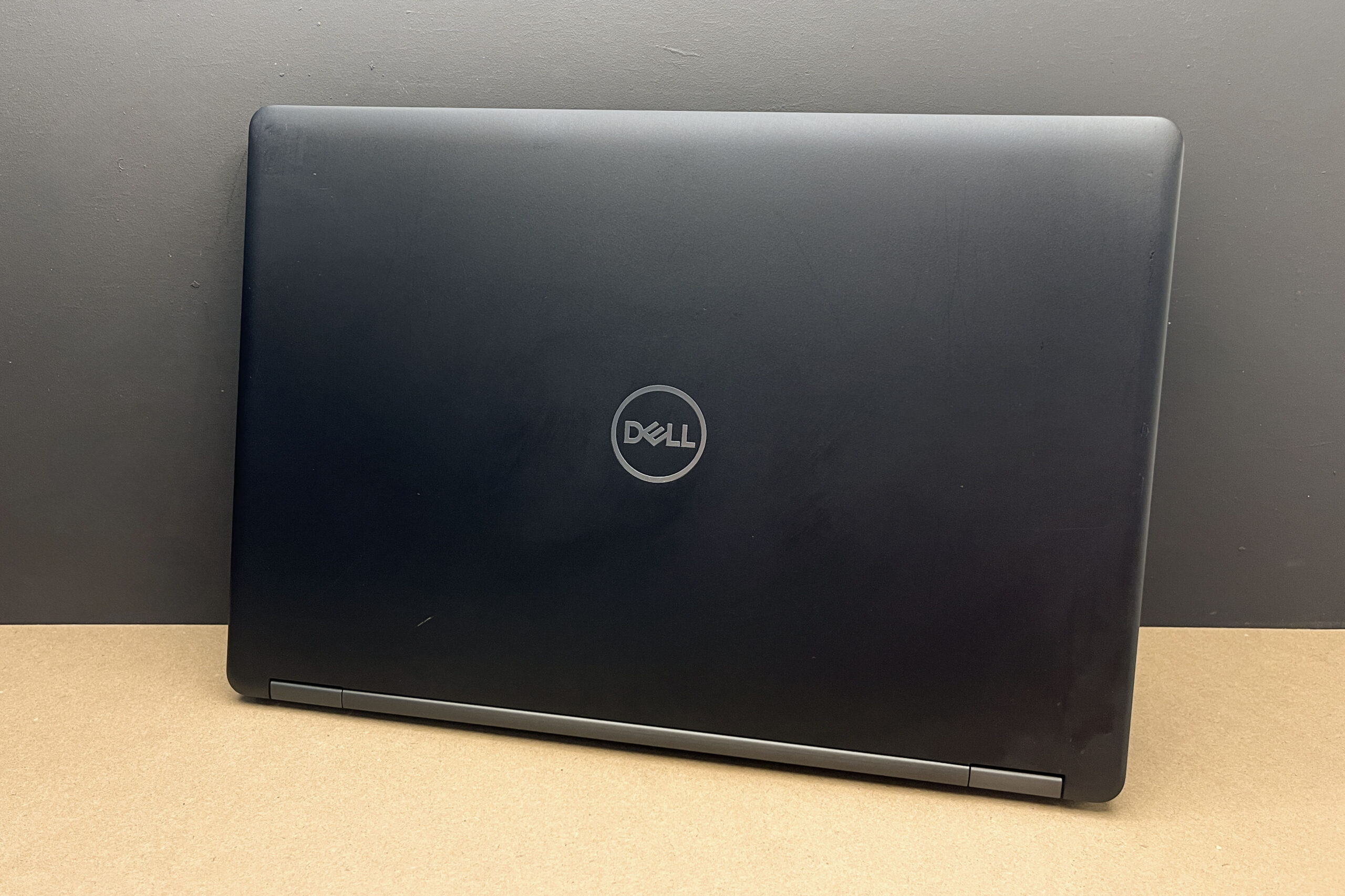 Laptop Dell Latitude 5490 14" i5-7300U / 16 GB / 256 GB / Windows 11 Pro - obrazek 2