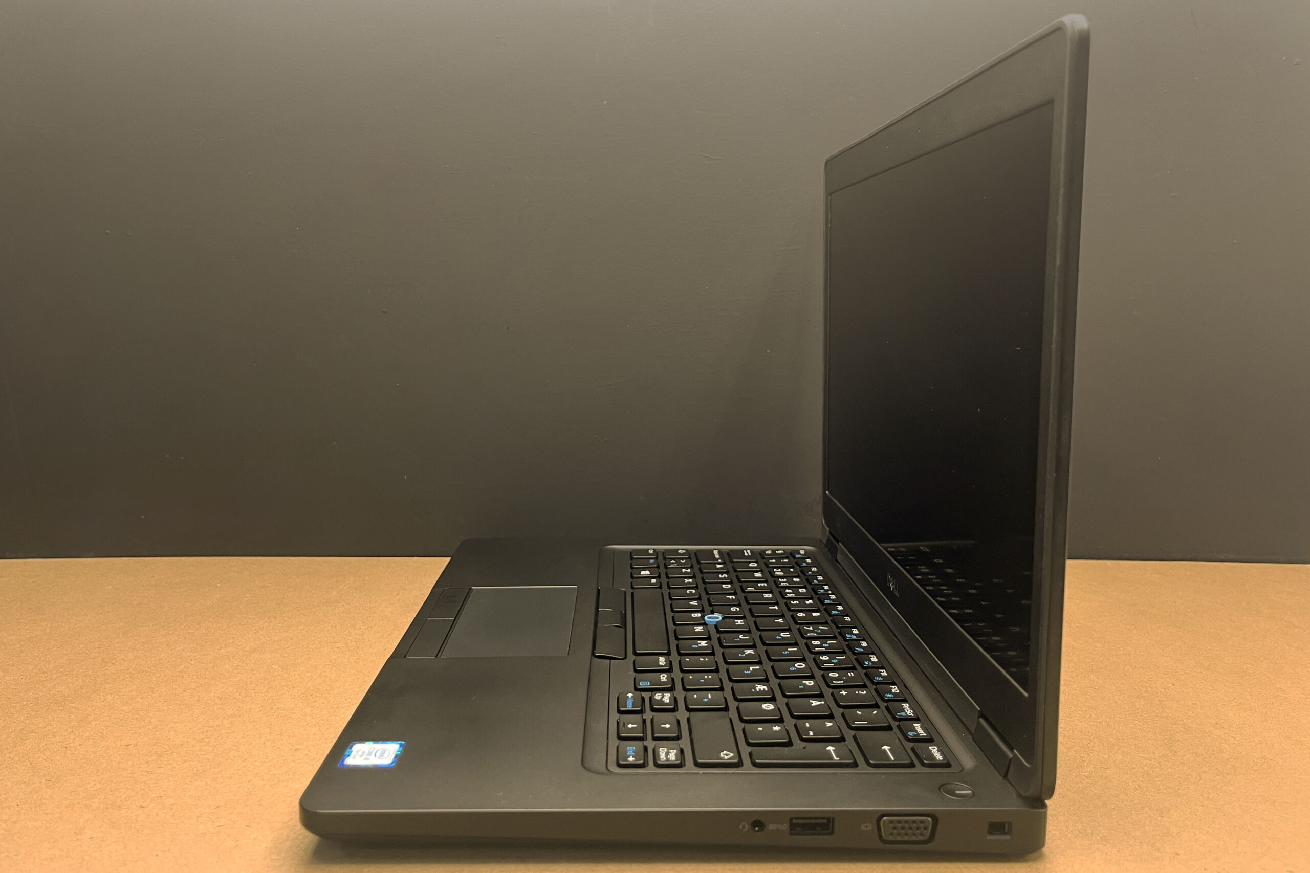 Laptop Dell Latitude 5490 14" i5-7300U / 16 GB / 256 GB / Windows 11 Pro - obrazek 12