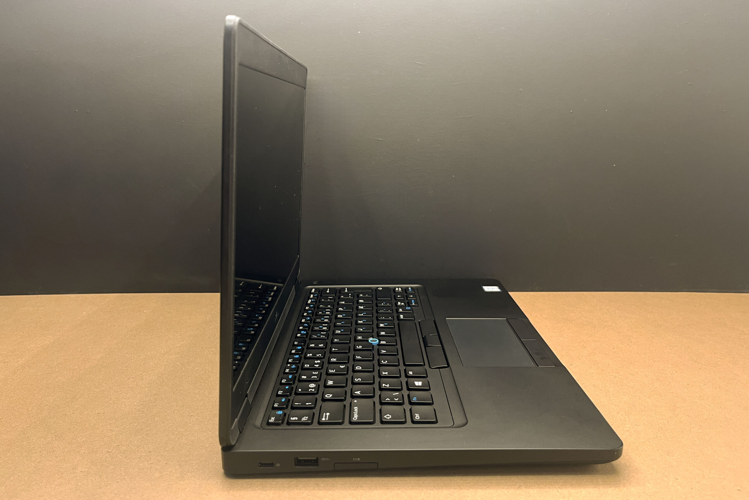 Laptop Dell Latitude 5490 14" i5-7300U / 16 GB / 256 GB / Windows 11 Pro - obrazek 13